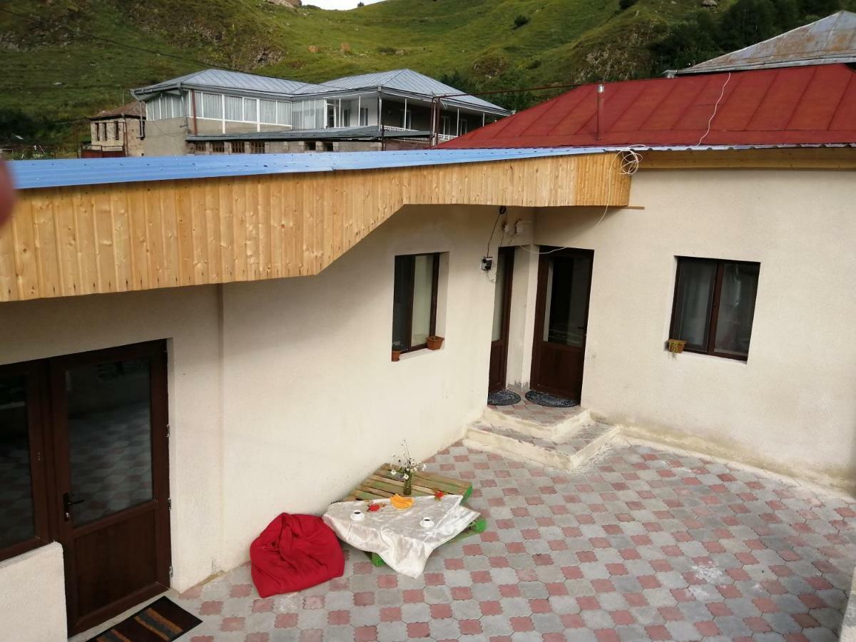 Guesthouse And Cottage Nicolo Kazbegi Extérieur photo