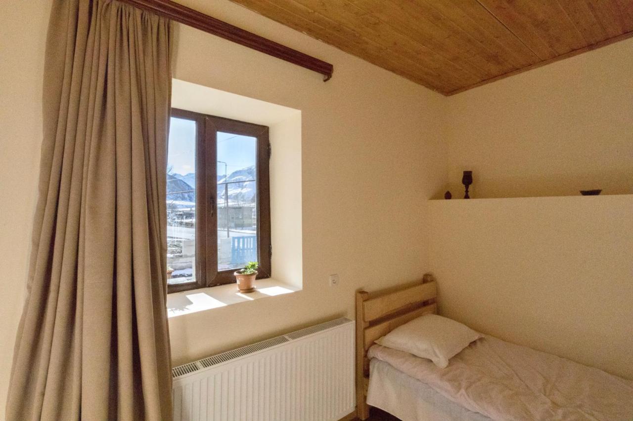 Guesthouse And Cottage Nicolo Kazbegi Extérieur photo